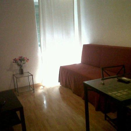 Km1 Amparo Apartments Madrid Room photo